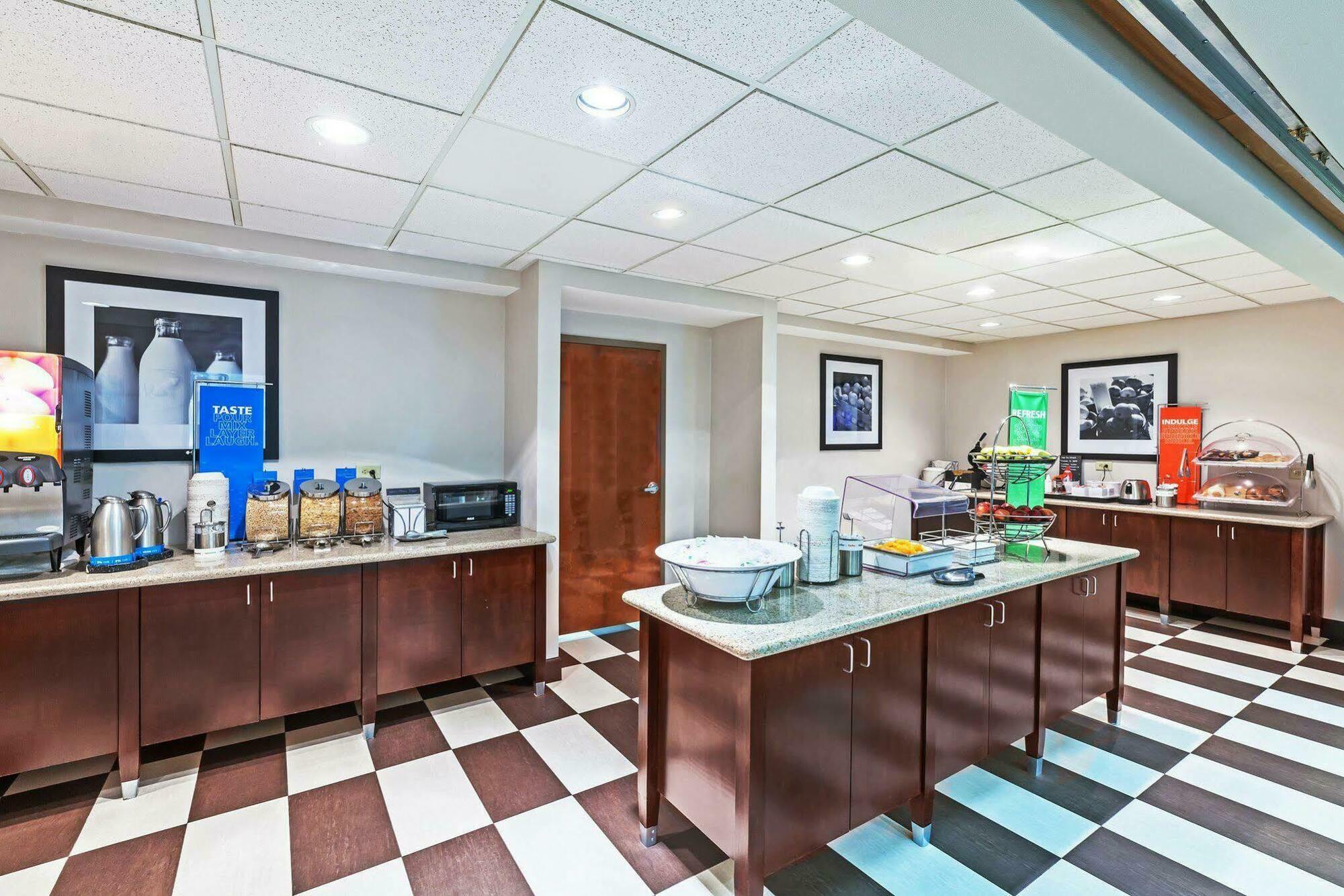 Hampton Inn & Suites Houston-Westchase Buitenkant foto